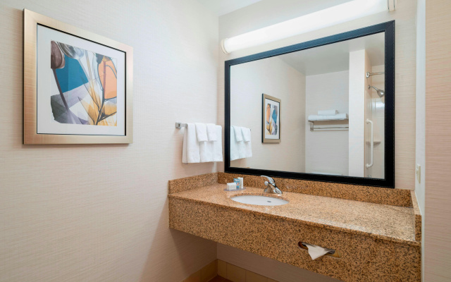 Fairfield Inn & Suites by Marriott State College