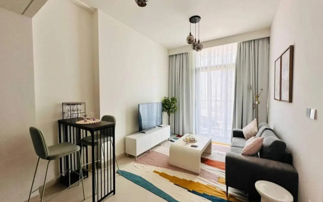 Luxury 1-Bedroom Apartment At Burj Crown.