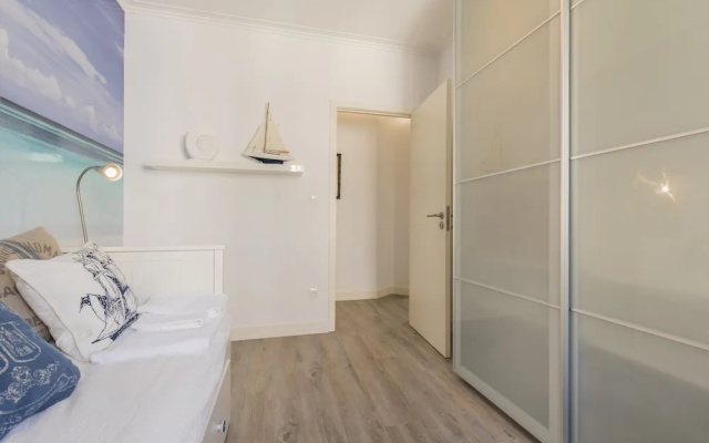 Cozy Seaview Apartment