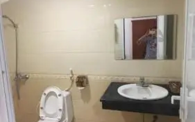 H ng NhAt Hotel