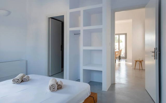 Parikia s Crossroad 3 Bedroom House