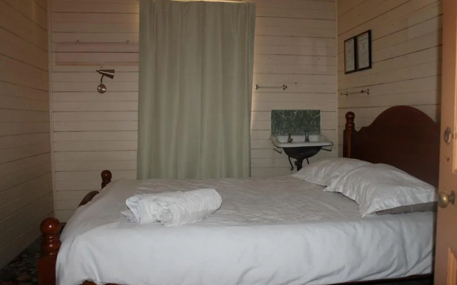 Carlon's Hotel