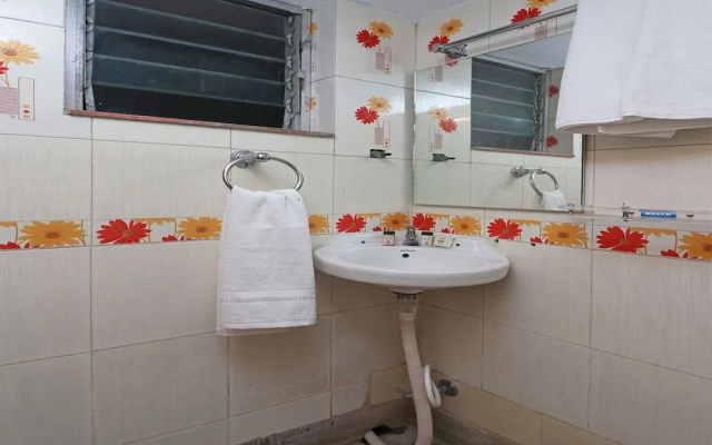 Oyo 11530 Maa Tara Guest House