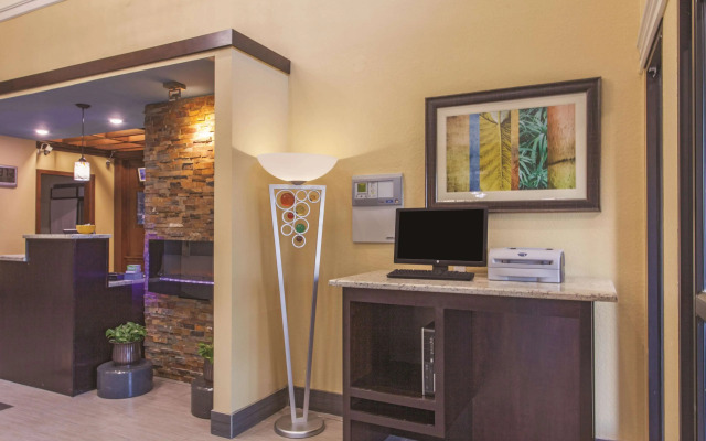 La Quinta Inn & Suites by Wyndham Elizabethtown