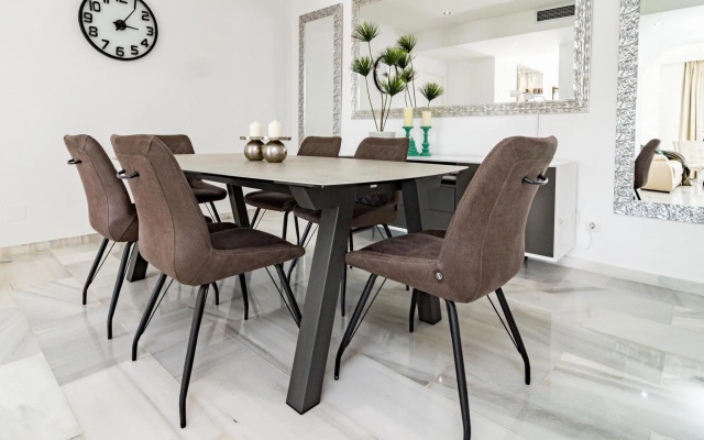 AB4 - vacation home, Marbella by Roomservices