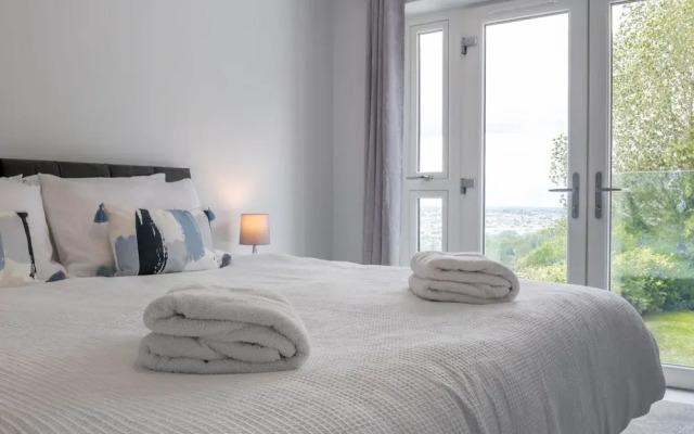 Field View 5-bed House - Free Parking