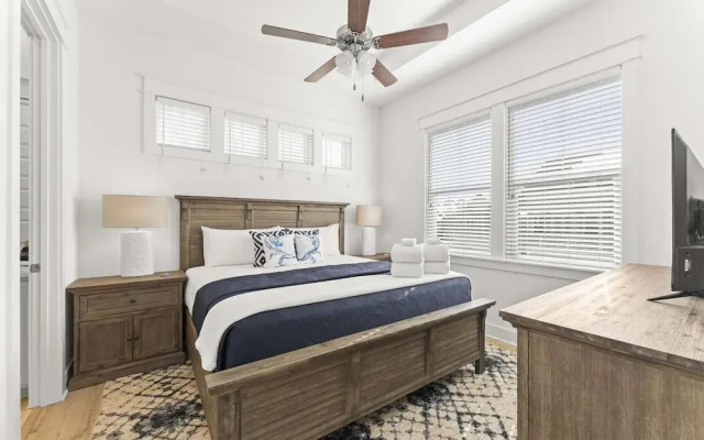 Rhema Beach Haus 2BR Luxury Retreat