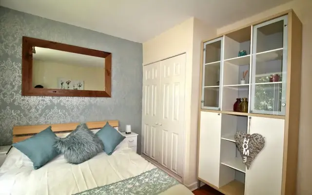 2 Bedrooms - Large Balcony Apartment & Parking