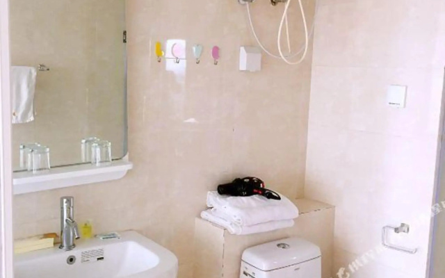 Jinhai Fengqing Holiday Hostel