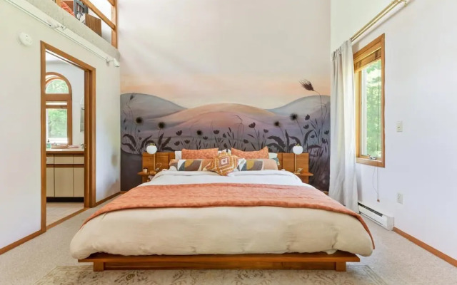 Lush Designer Retreat on Pond Near Rhinebeck