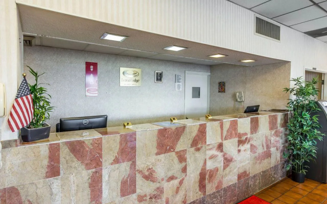 Days Inn Calhoun