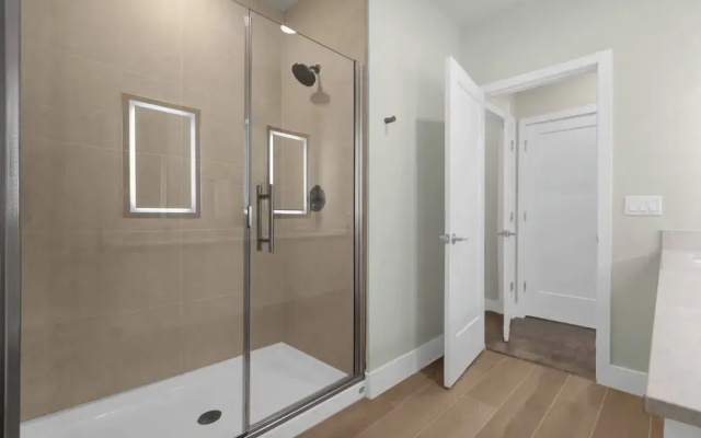 Upstaymodern 4BR Family Townhome w Private Pool