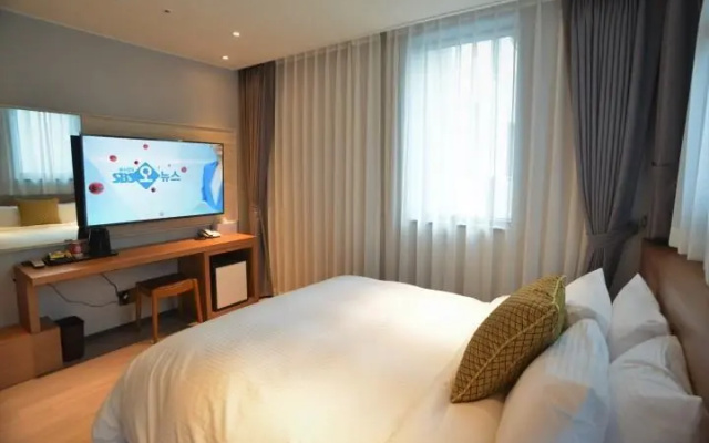 new grand hotel