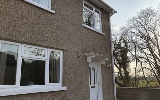 3 Bed House - Sleeps 6 - Parking - Garden - Wifi