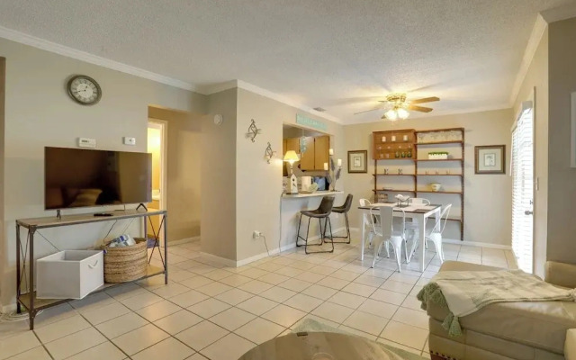 Seminole Townhome: Easy Access to Beaches!
