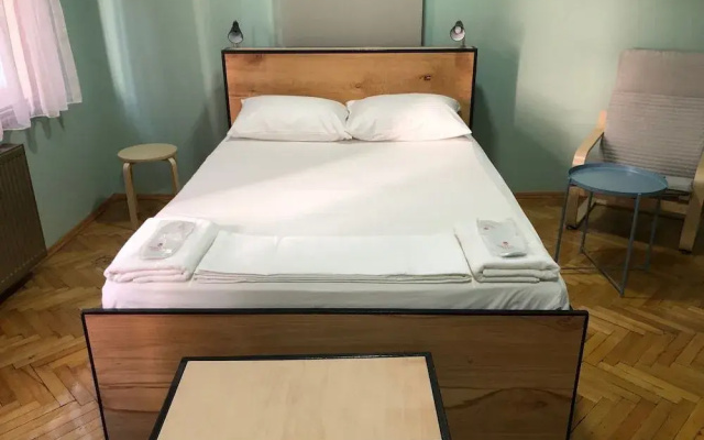 Yolohostel