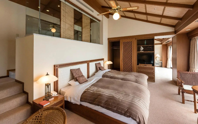 Crystal View Hotel	