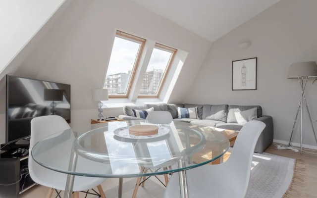 Modern 2 Bedroom Home With a View