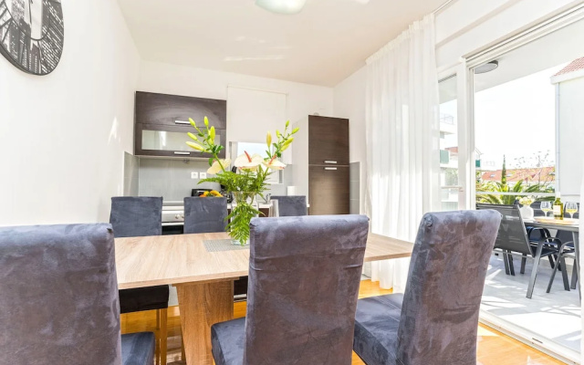 Summer Breeze Apartments