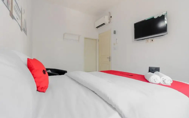 RedDoorz Plus near Taman Rasuna Menteng