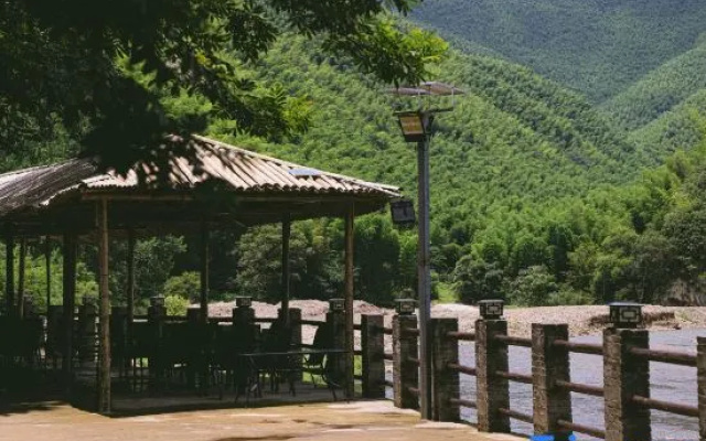 Longmen Inn (Moon Moon Bay Scenic Area Branch)