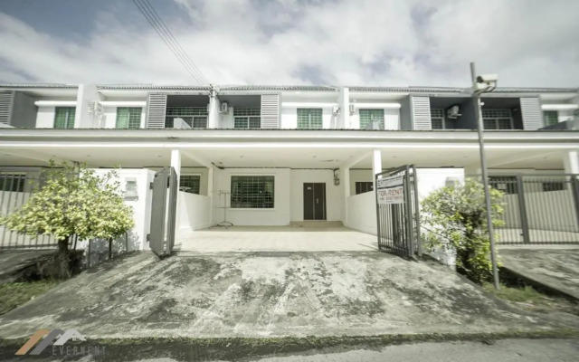 Curtin Waters Homestay by Evernent