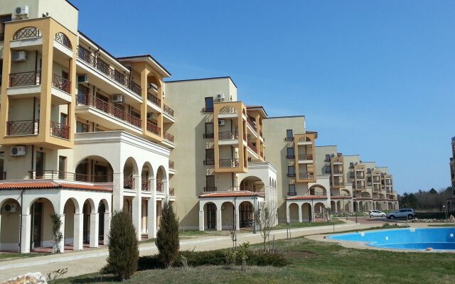 Апартаменты Lighthouse Apartments And Villas Балчик вид на фасад