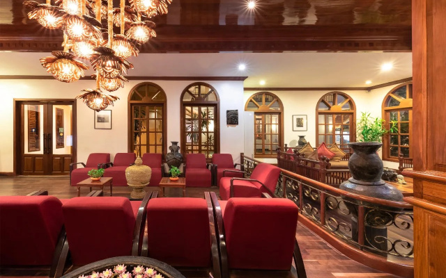 The Suite By Royal Crown Hotel