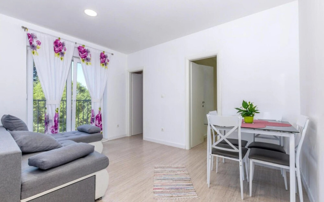 Amazing Apartment in Omis With 3 Bedrooms and Wifi