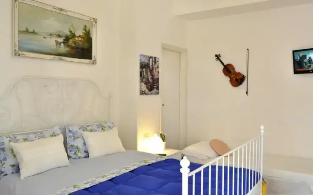 Vivaldi Balcony
