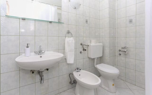 Awesome Home in Podstrana With Wifi and 1 Bedrooms