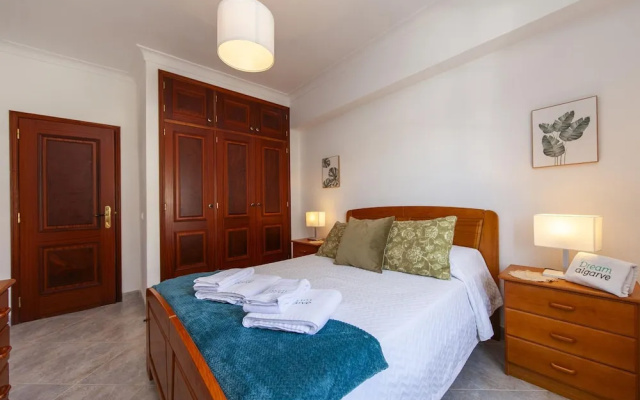 W 02 - Bedroom 2 in Topside Luz Guesthouse