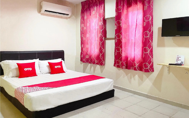 OYO 90324 Muar Station Hotel