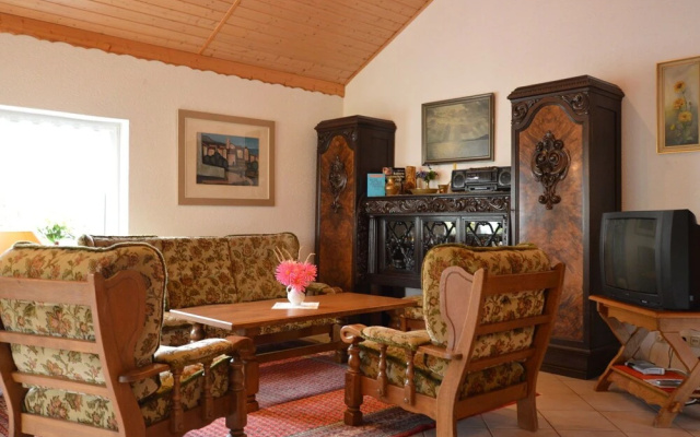 Cozy Holiday Home with Garden in Gees