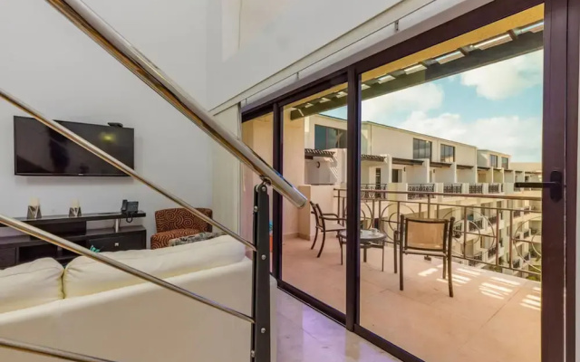 2BR Duplex Palmaruba Condos w Great Location