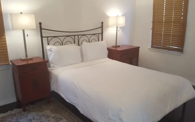 Great 2 Floor house in Beverly-wood