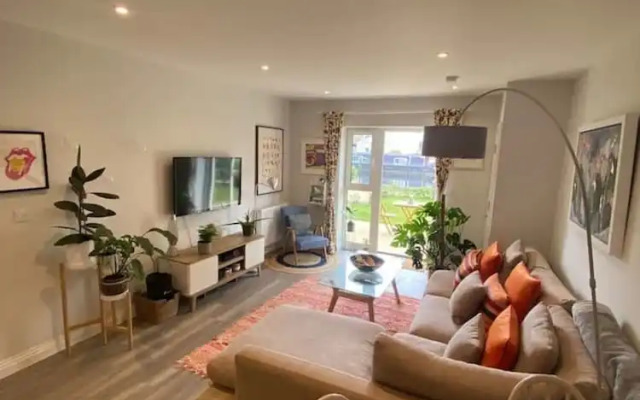 New Canal-side Apartment With Private Terrace!