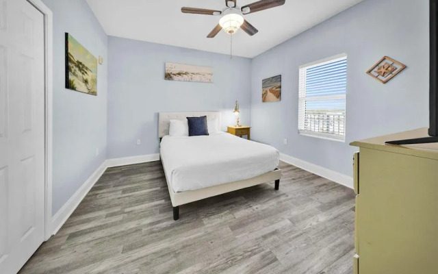 Laketown Wharf 1120