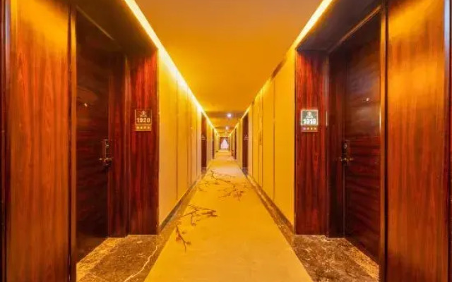 Oriental Host Hotel