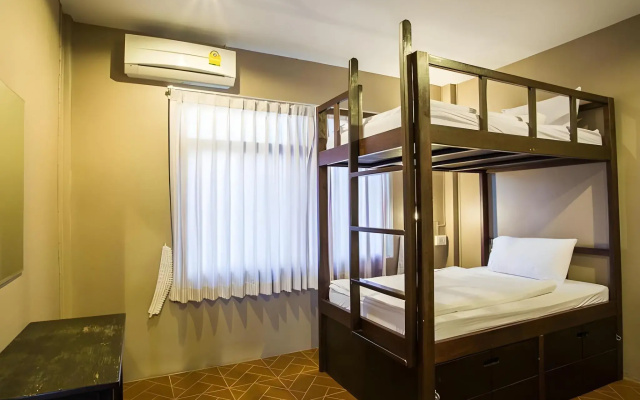 Pak-Up Hostel