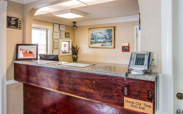 Econo Lodge Richmond Hill