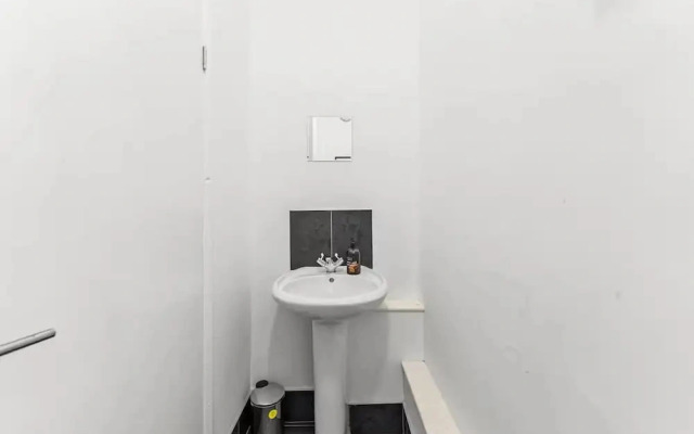 Perfect Booking 4 Bed Home in Sheffield