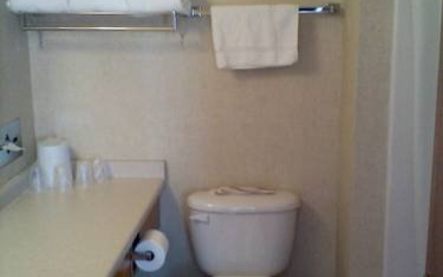 Carriage House Motor Inn
