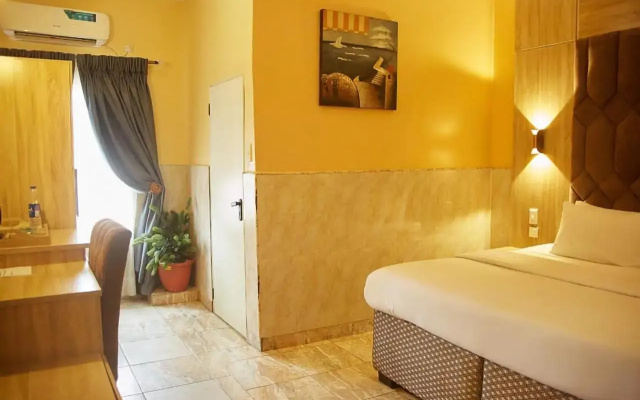 Coronia Hotel