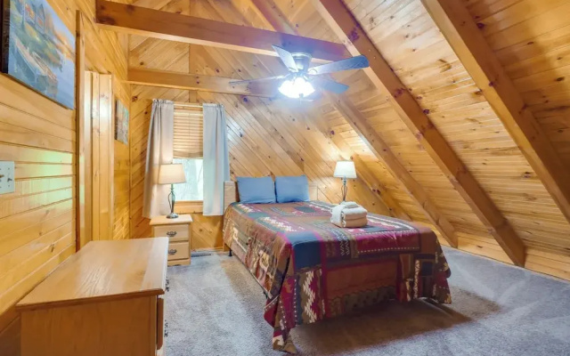 Cabin w/ Hot Tub ~ 6 Mi to Downtown Gatlinburg!