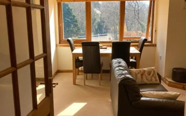Springbank Apartment - Sleeps 4 - Pet Friendly