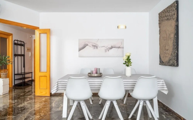 Stunning flat with open pool