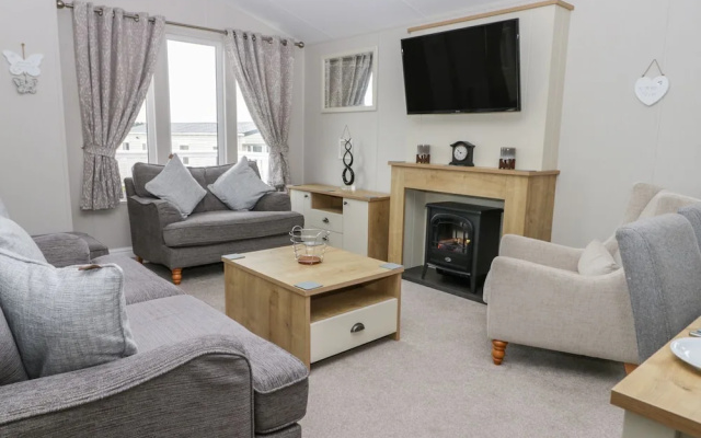Cayton Pines Lodge at Cayton Bay Holiday Park