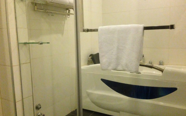 Noble House Hotel