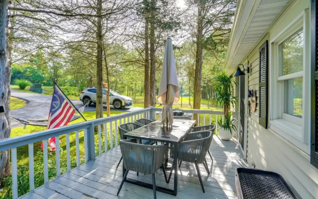 Fire Pit, Deck & Water Views: Athens Home!